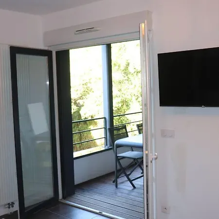 Les Cedres -tram A 50 Metres, Bordeaux A 5 Minutes, Parking Apartment