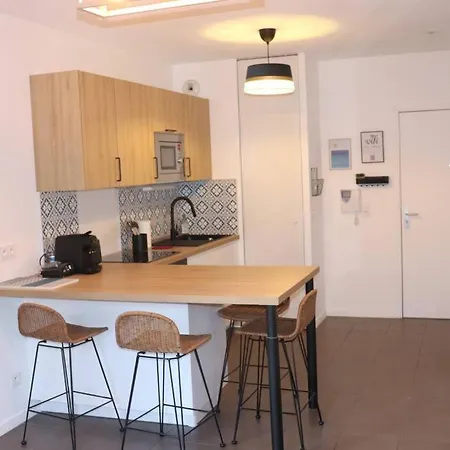 Les Cèdres -tram A 50 Mètres, Bordeaux à 5 Minutes, Parking *